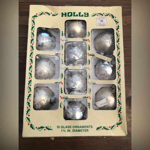 Holly Vintage Glass Christmas Ornaments Box of 10 Gold & Silver - Picture 1 of 4